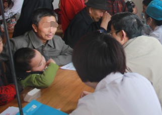 患者咨询慢性咽炎的危害