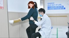 从轮椅到助行器：一位截瘫患者再